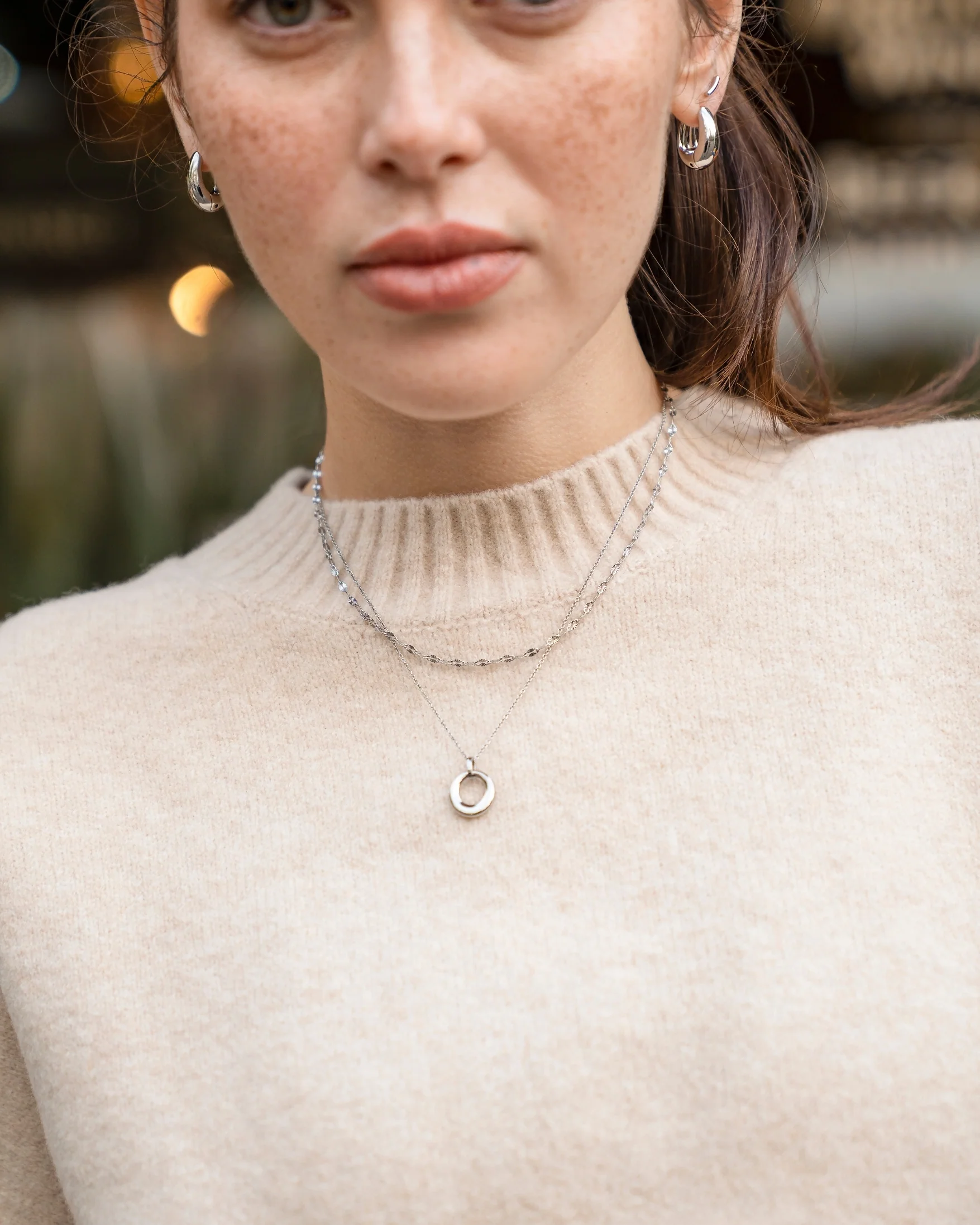 Shimmer Lip Chain Choker - Image 10