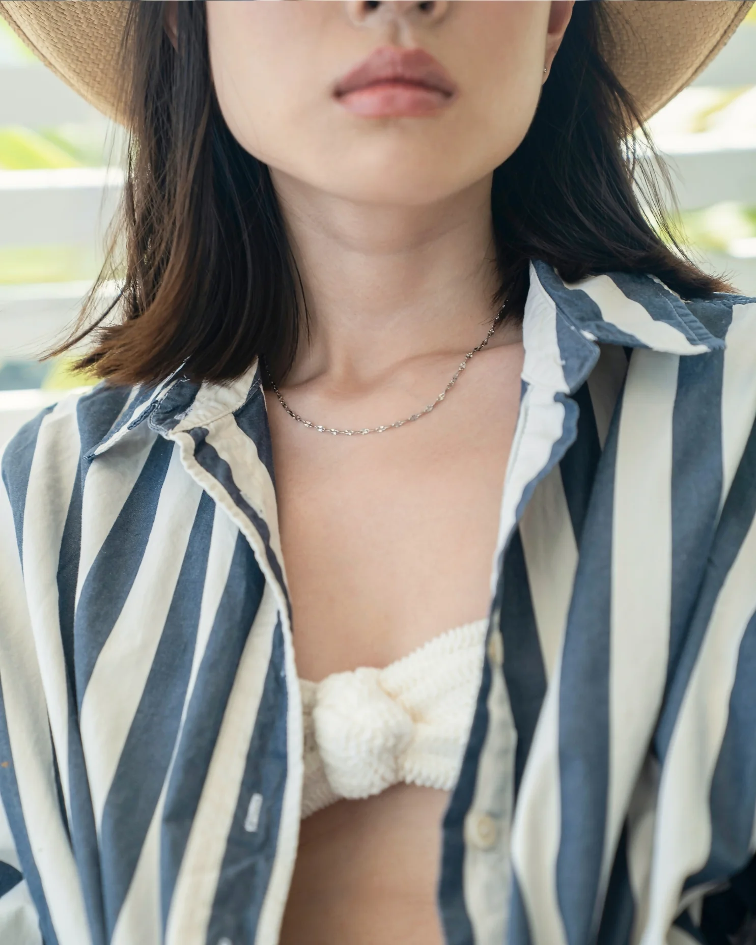 Shimmer Lip Chain Choker - Image 6